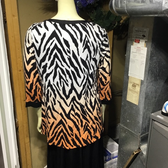 Ala Carte Travel Top - Picture 4 of 16